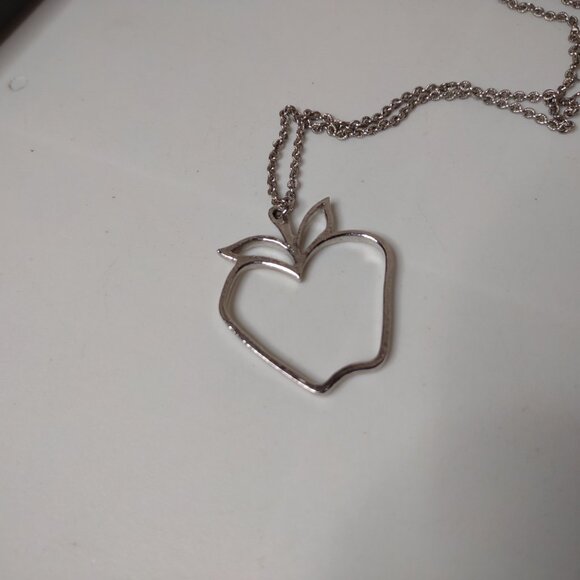 17.5 Inch Sarah Coventry Apple Pendant Necklace - Picture 7 of 9